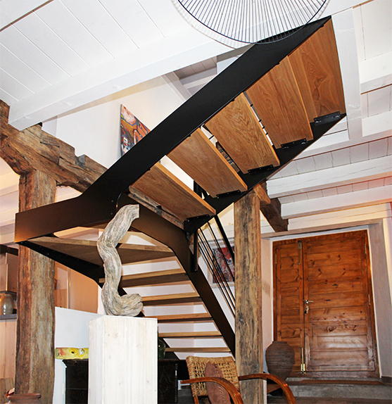 especialistas_en_escaleras_en_navarra_pamplona_etxalar_metalicas_con_madera.jpg
