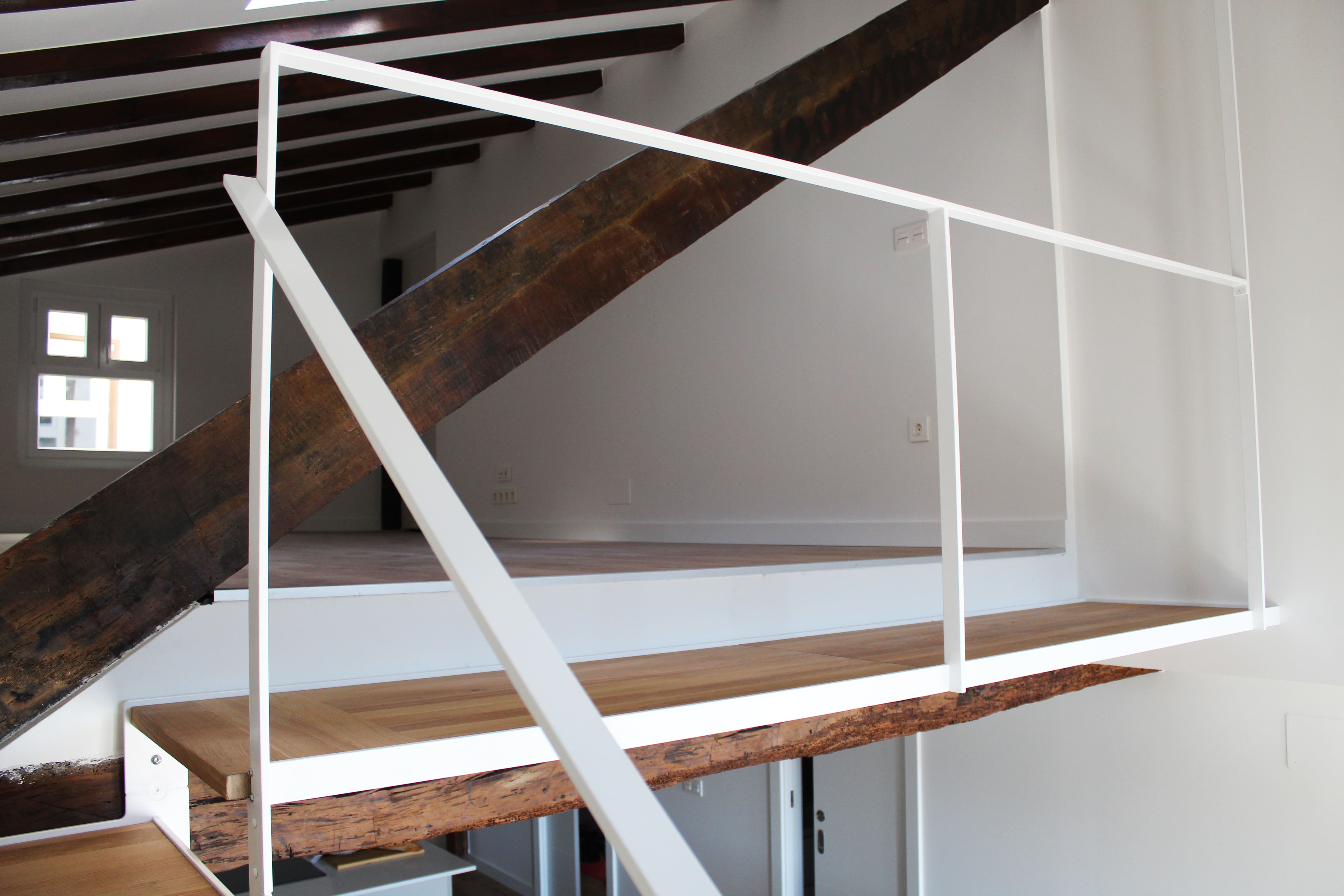 pasarelas_de_hierro_y_madera_para_acceso_a_entreplantas_herreria_metalisteria.jpg