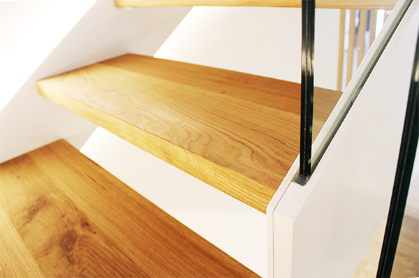 escalera_con_huellas_de_madera_de_roble_rustico_frances.jpg