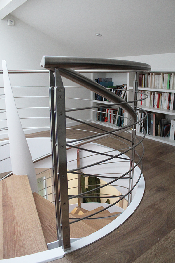 poste_de_acero_inoxidable_aisi_316_para_escalera_helicoidal.jpg