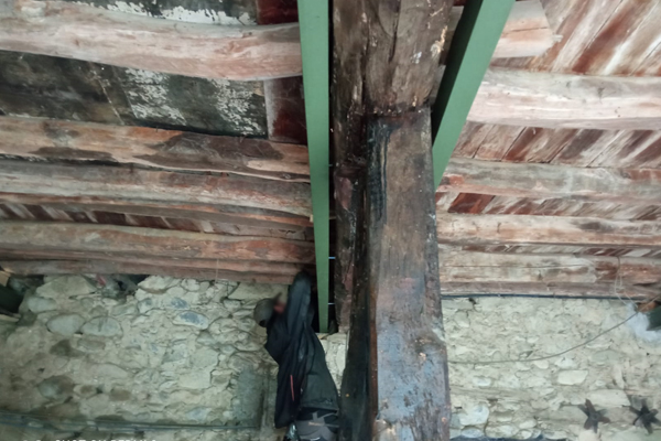 herreria_refuerzo_de_vigas_de_madera_en_caserios_suelos_de_madera_solivos.jpg
