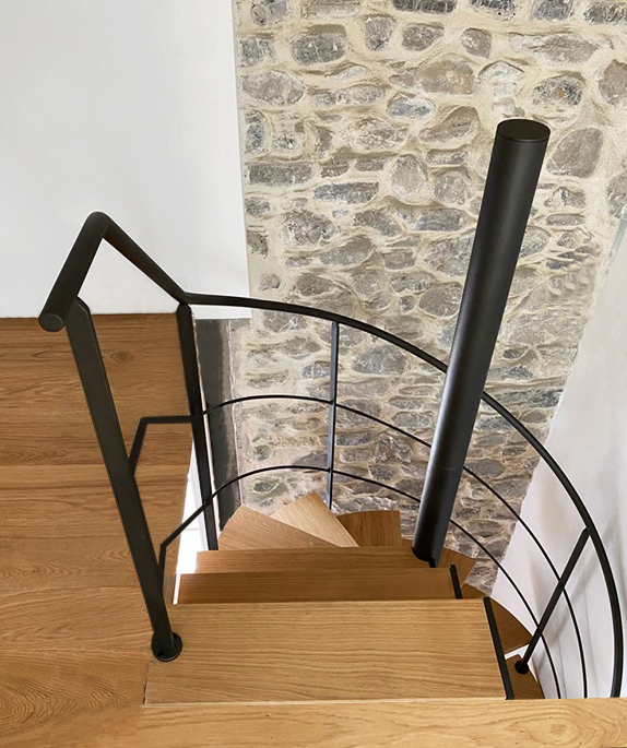 escaliers_metaliques_a_biarrits_saint_jean_de_luz_lapurdi.jpg