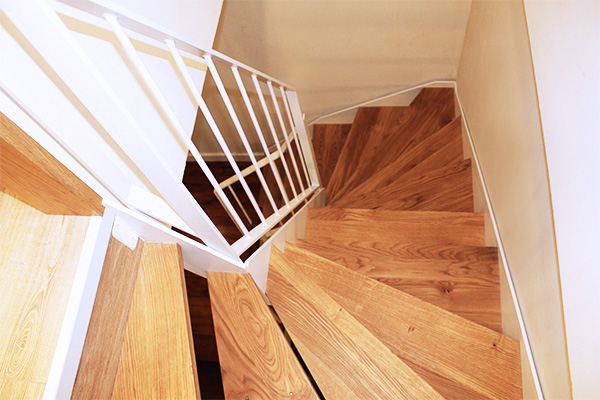 como_disenar_una_escalera_metalica_a_medida__comodos_en_irun_gipuzkoa.jpg