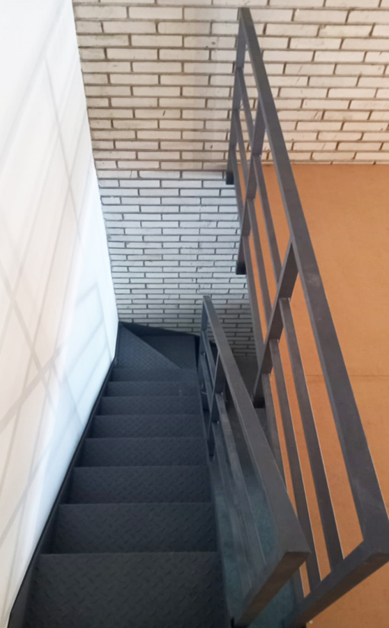 escalera_de_entreplanta_en_donostia.jpg