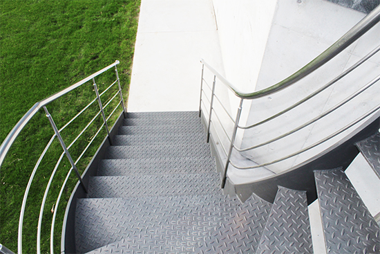 escaleras_con_normativa_en_san_sebastian_donostia.jpg