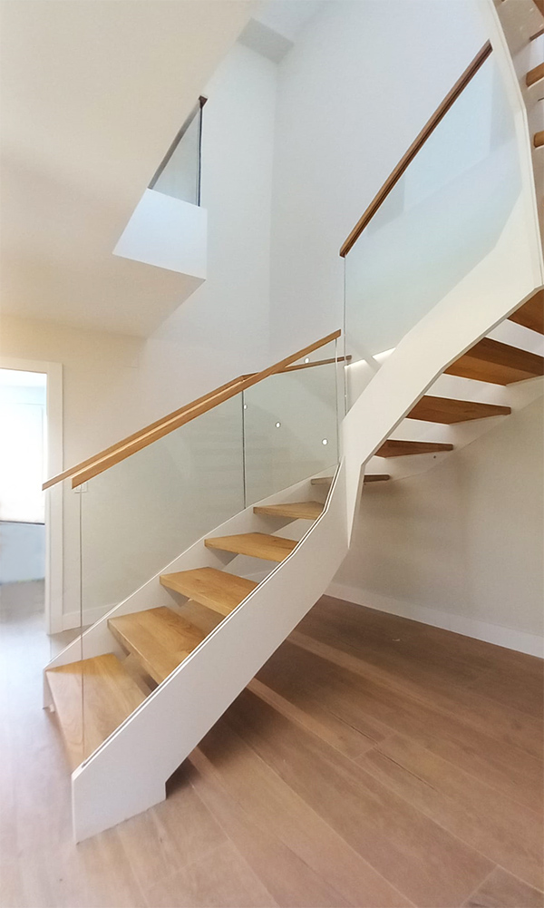 escalera_de_interior_de_diseno_en_berantevilla_araba_miranda_burgos.jpg