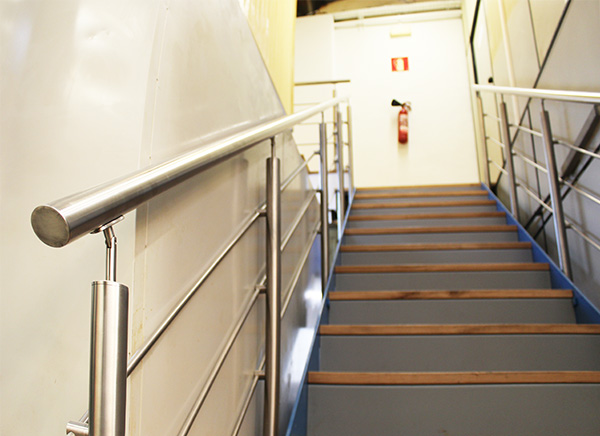 escaleras_de_ibarkalde_en_mungia_zanca_color_azul_protect_arisawa.jpg