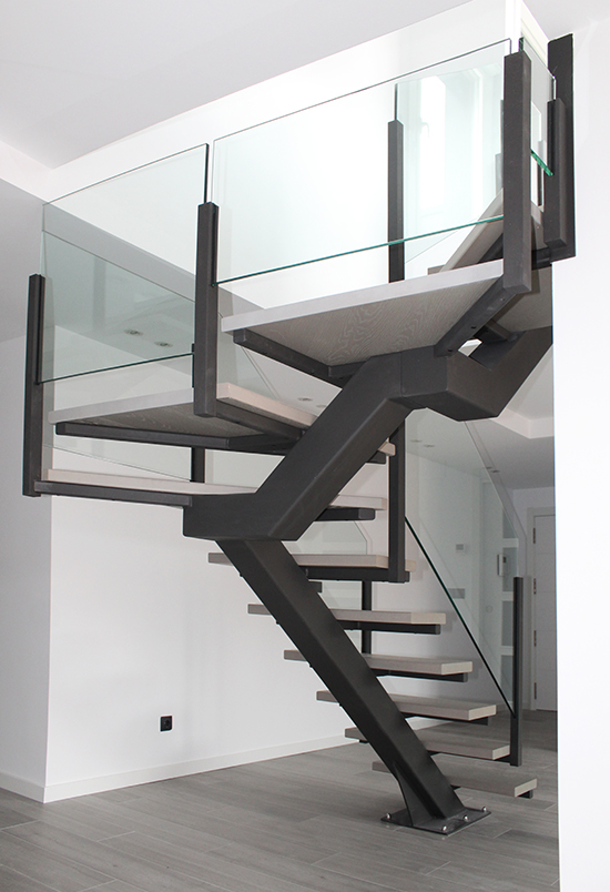 escaleras_con_barandilla_y_vidrio_en_miranda_de_ebro_y_burgos.jpg