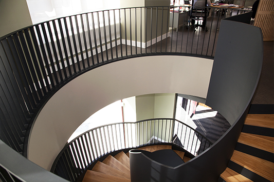 escaleras_para_interiores_en_leon_fabricada_en_espana_por_el_espcialista_ibarkalde.jpg
