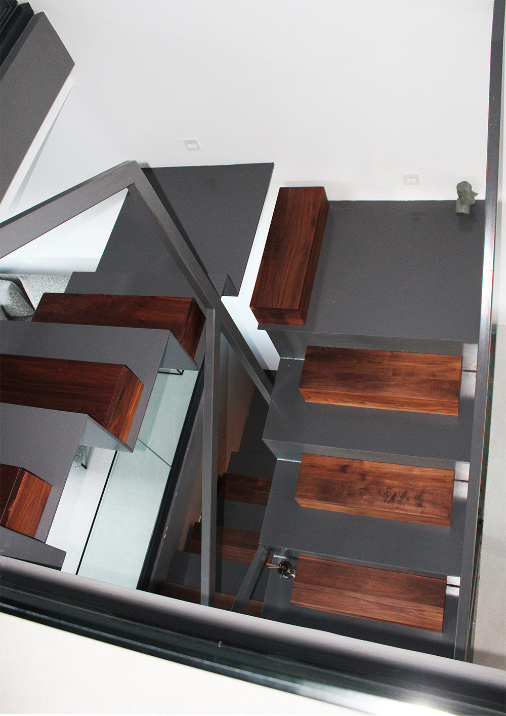fotografias_de_escaleras_de_chapa_plegada_en_irun_pais_vasco_gipuzkoa.jpg