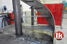 fabricacin_de_escalera_de_acero_con_peldaos_de_madera_en_gipuzkoa.jpg