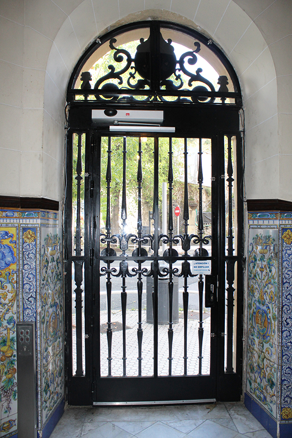 foto_interior_del_portal_de_easo_31_para_restauracion_de_puerta_de_portal.jpg