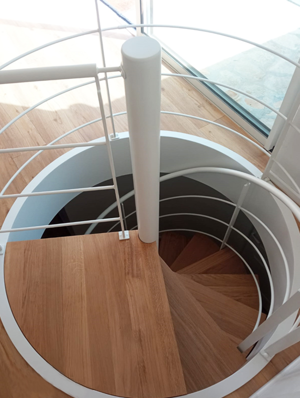 escaleras_especiales_para_espacios_reducidos_en_francia_hendaya_ahetze_biarritz.jpg