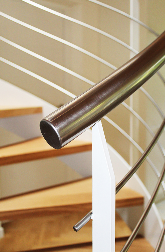 escalera_con_barandilla_de_acero_inoxidable_para_escalera_metalica.jpg