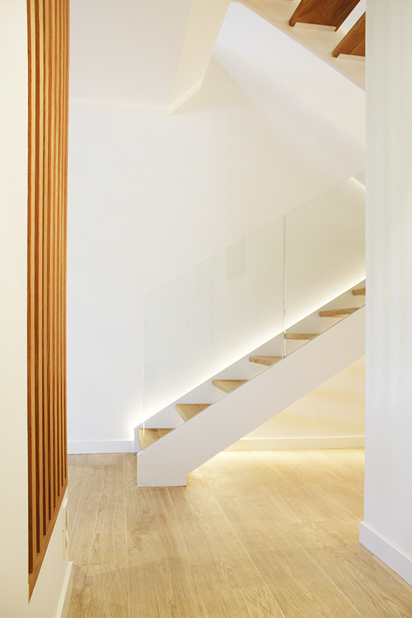 fabricantes_y_montadores_de_escaleras_en_gipuzkoa_euskadi_donostia_hernani_acero_y_vidrio.jpg