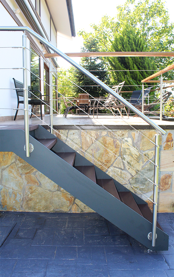 fabricantes_y_montadores_de_escaleras_en_bilbao_bizkaia_urduliz_peldanos_prfv.jpg