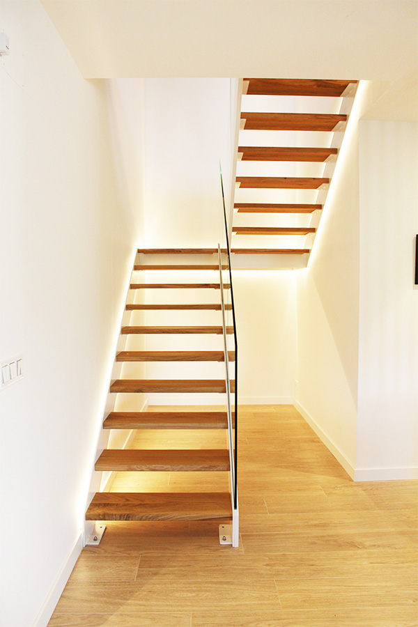 escaleras_interiores_a_medida_metalistas_interioristas_en_gipuzkoa_hernani_ibarkalde.jpg