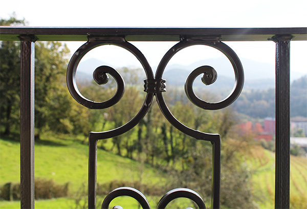 detalle_decorativo_en_barandilla_exterior_en_andoain.jpg