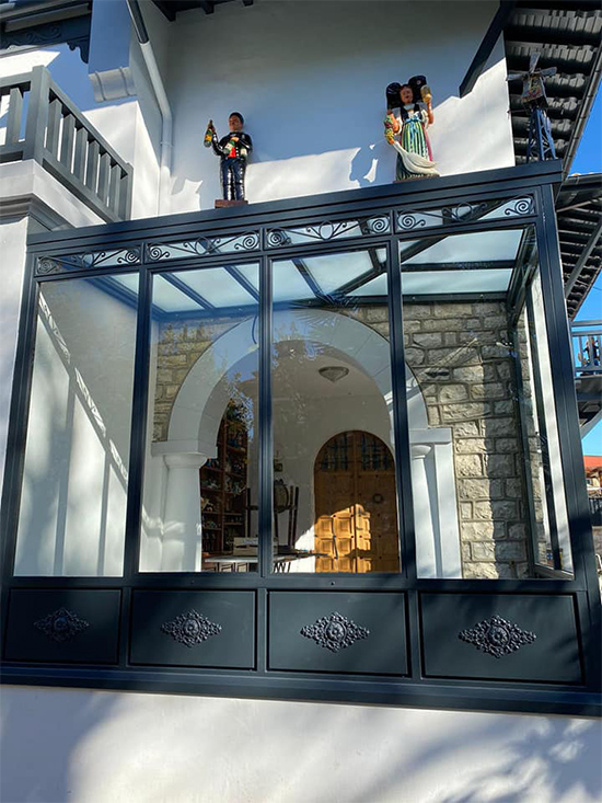 fotografias_de_marquesina_porticos_cerramientos_de_cristal_y_hierro.jpg