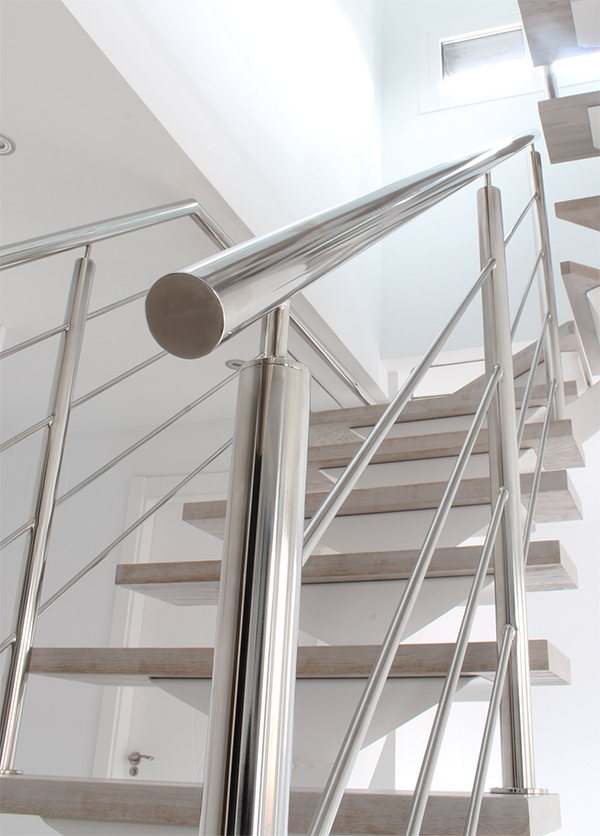 escalera_en_miranda_de_ebro_con_barandillas_en_acero_inoxidable_escaleras_en_burgos.jpg