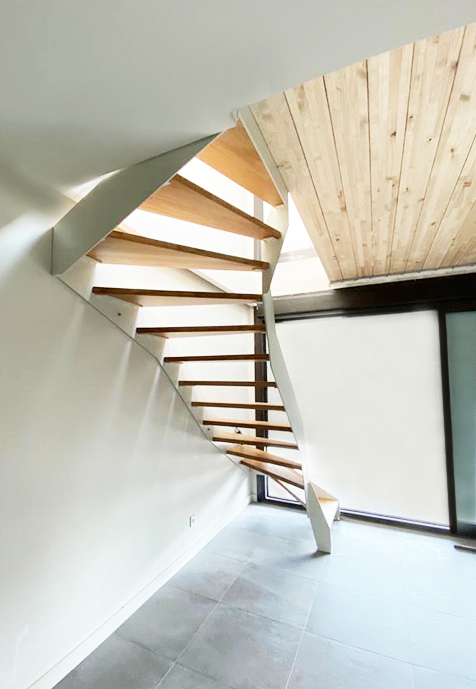 especialistas_en_escaleras_en_hondarribia_escalera_modelo_tximista_con_zancas_laterales.jpg