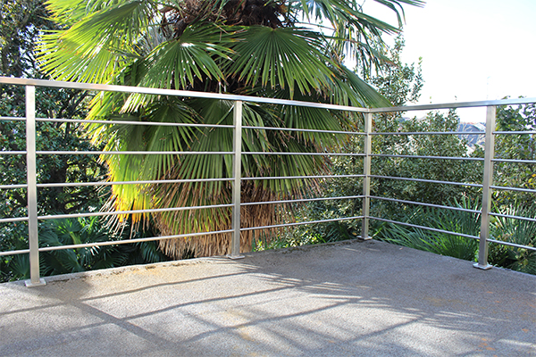 fabricacion_y_montaje_de_barandillas_de_acero_inoxidable_pulido_satinado_aisi_316.jpg